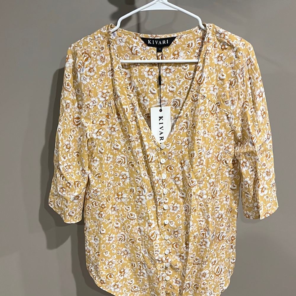 NWT Kivari floral blouse